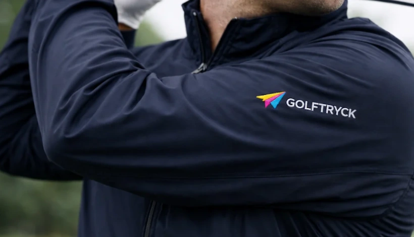Golfbollar med logotyptryck som profilreklam på golfbanan
